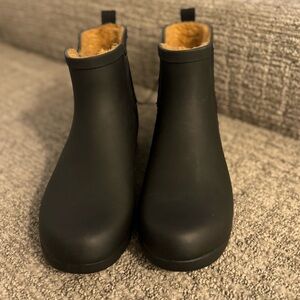 Chooka - Size 10- Black Ankle Boots with Tan Lining Waterproof